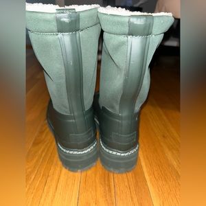 Size 6 Green insulated hunter boots brand new never worn